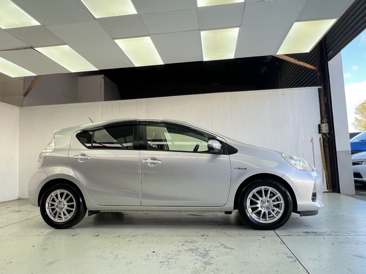 Vehicle image 5