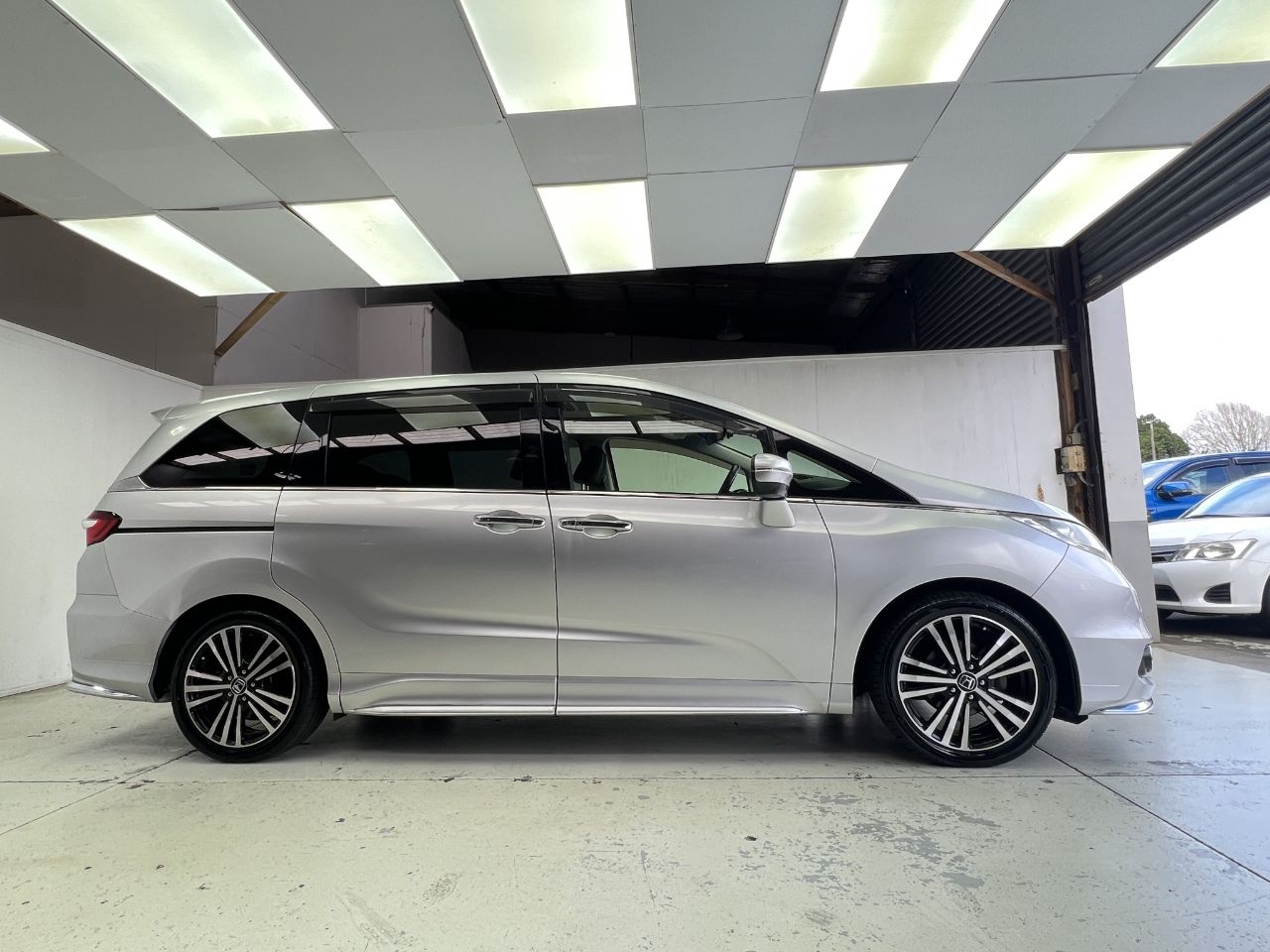 Vehicle image 5