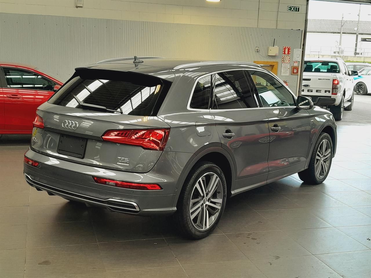 Vehicle image 4