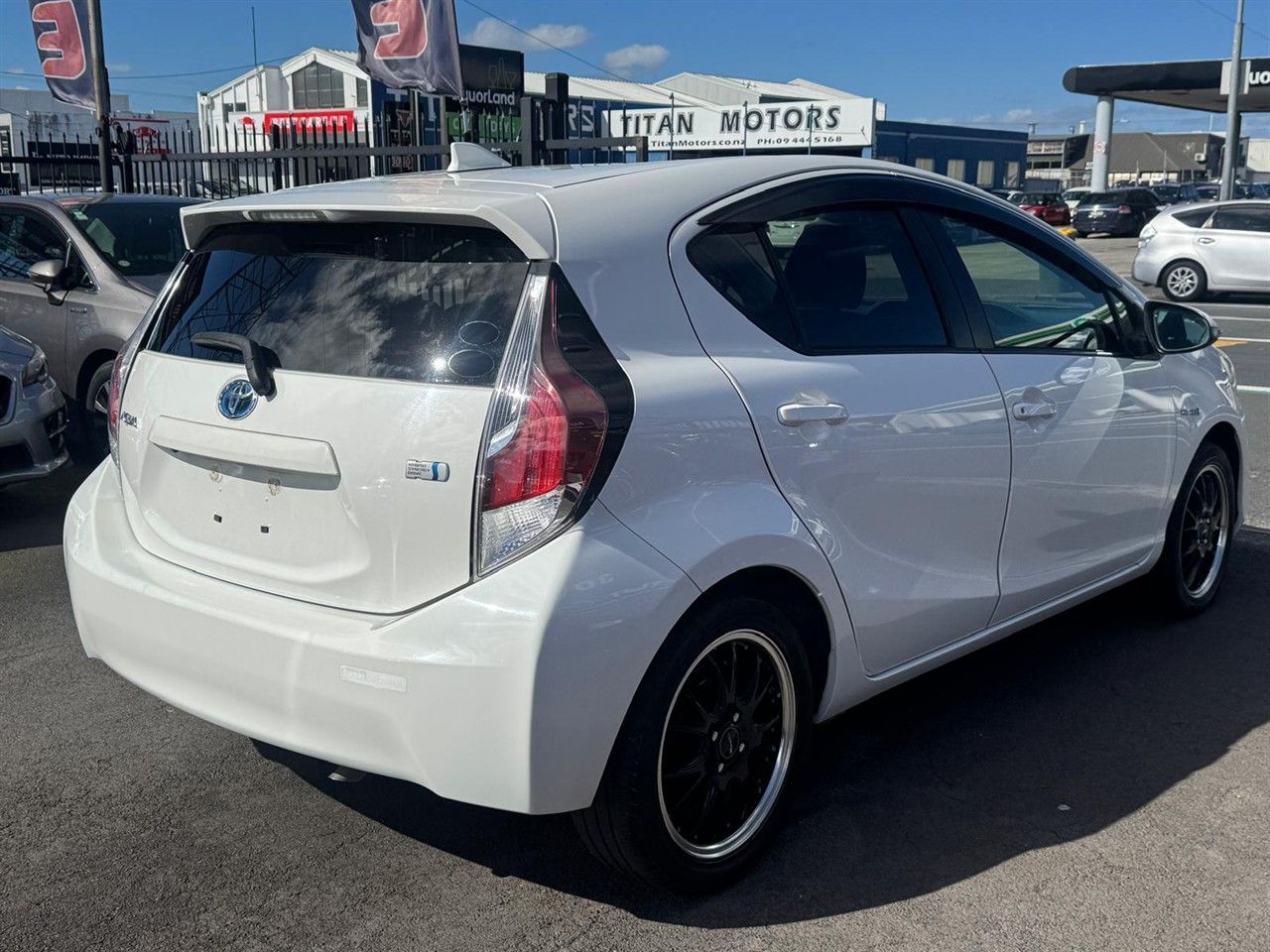 Vehicle image 4