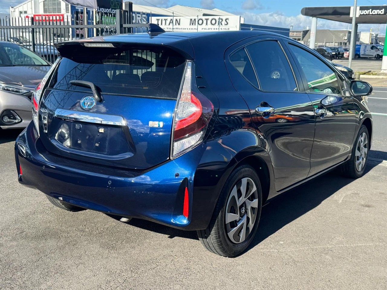 Vehicle image 4
