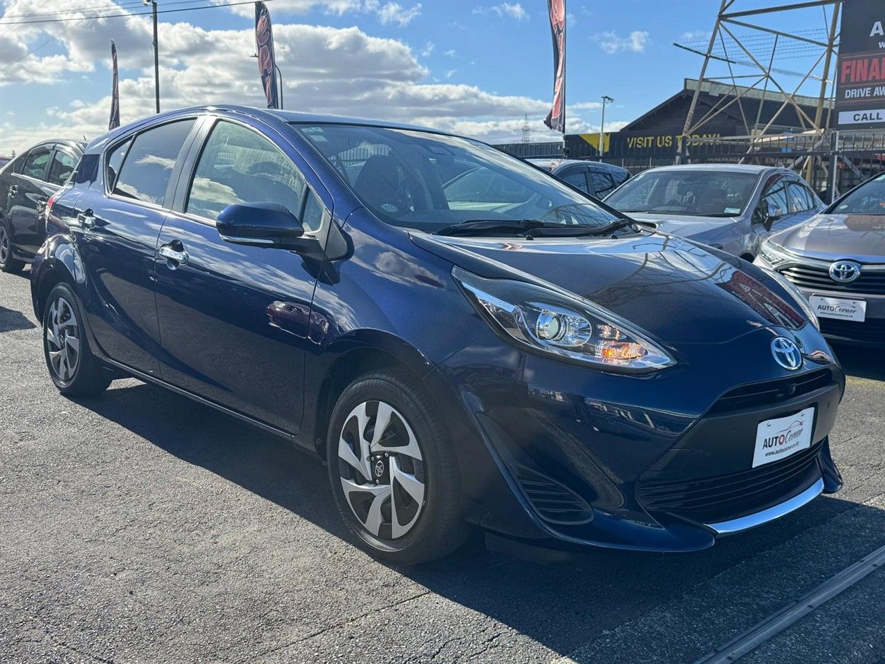 Vehicle image 5
