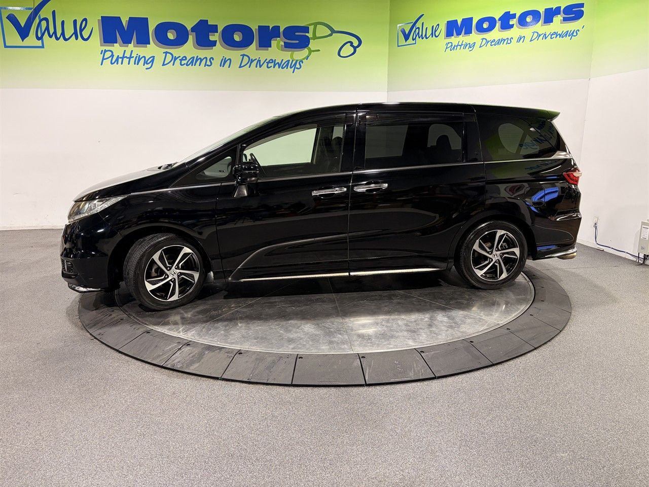 Vehicle image 4