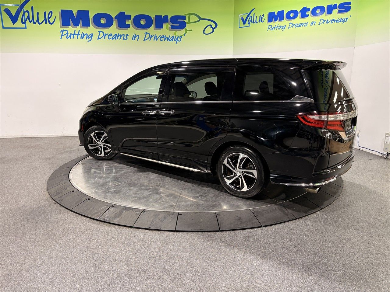 Vehicle image 5