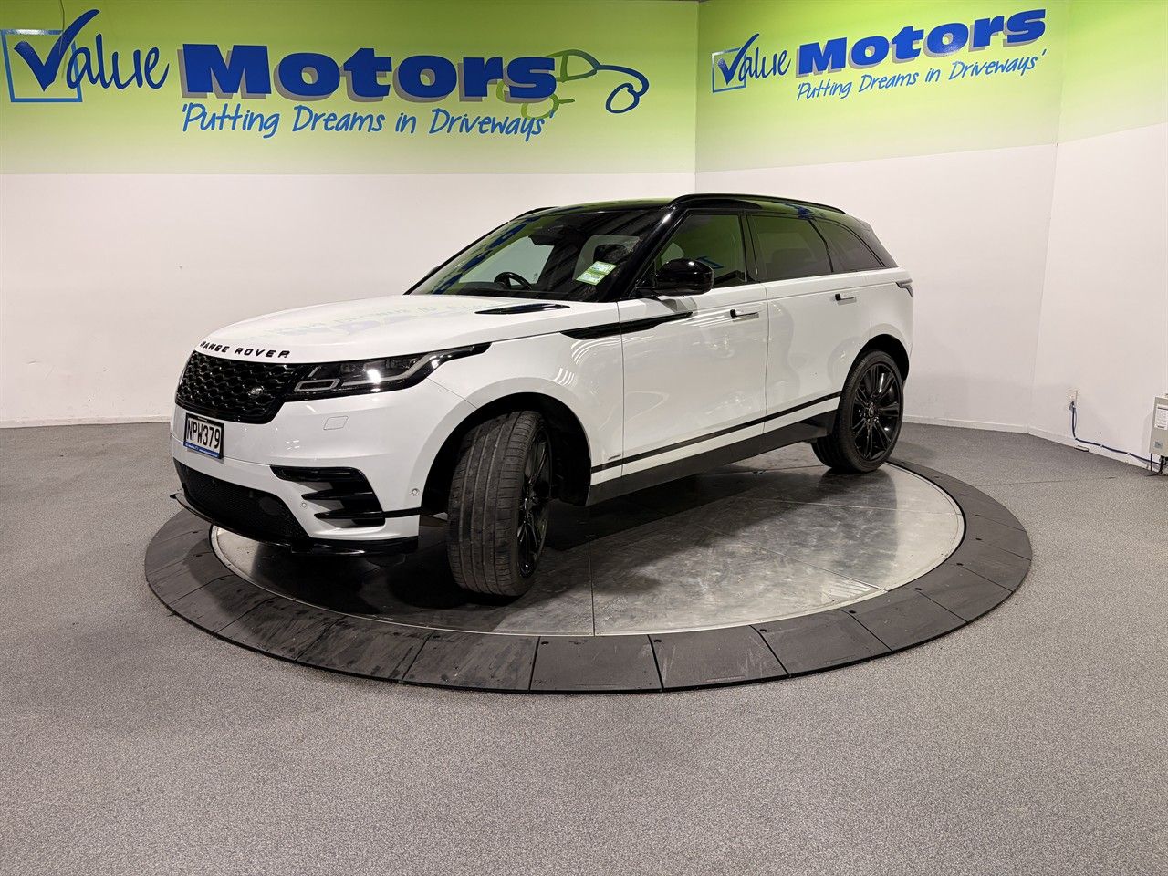 Vehicle image 3