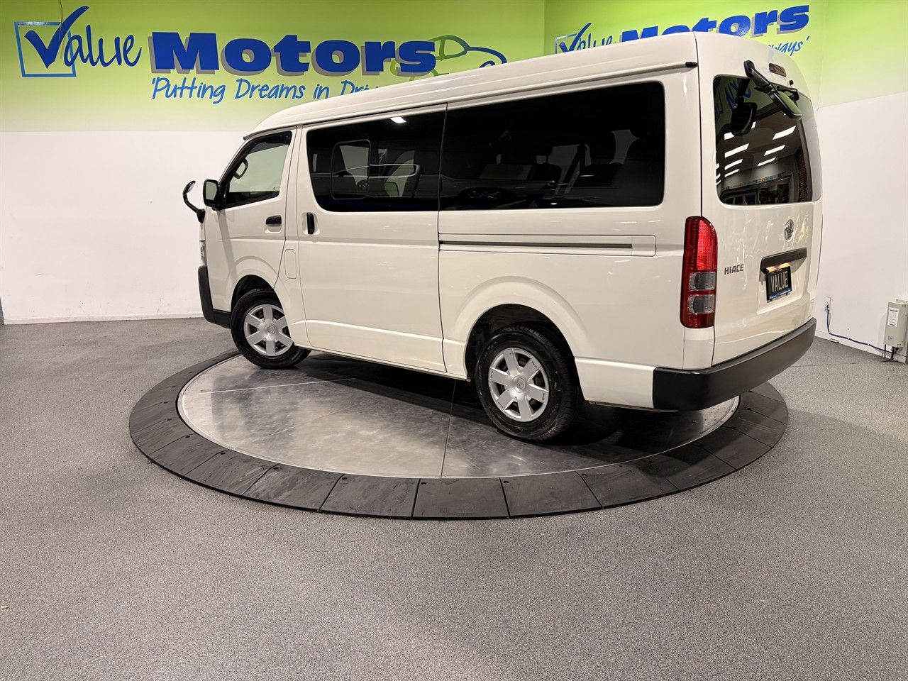 Vehicle image 5