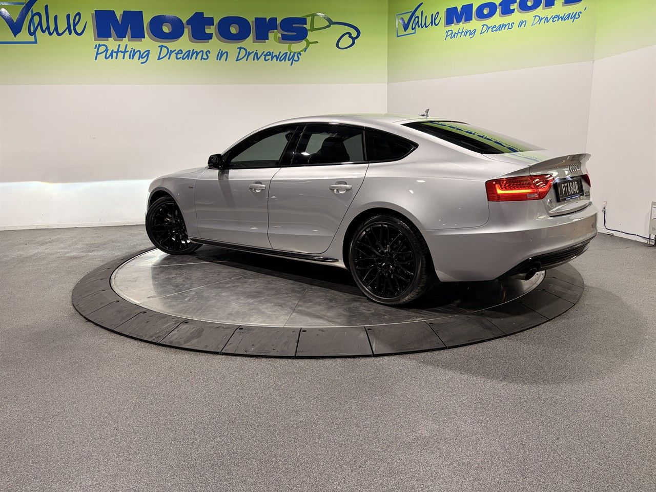 Vehicle image 5