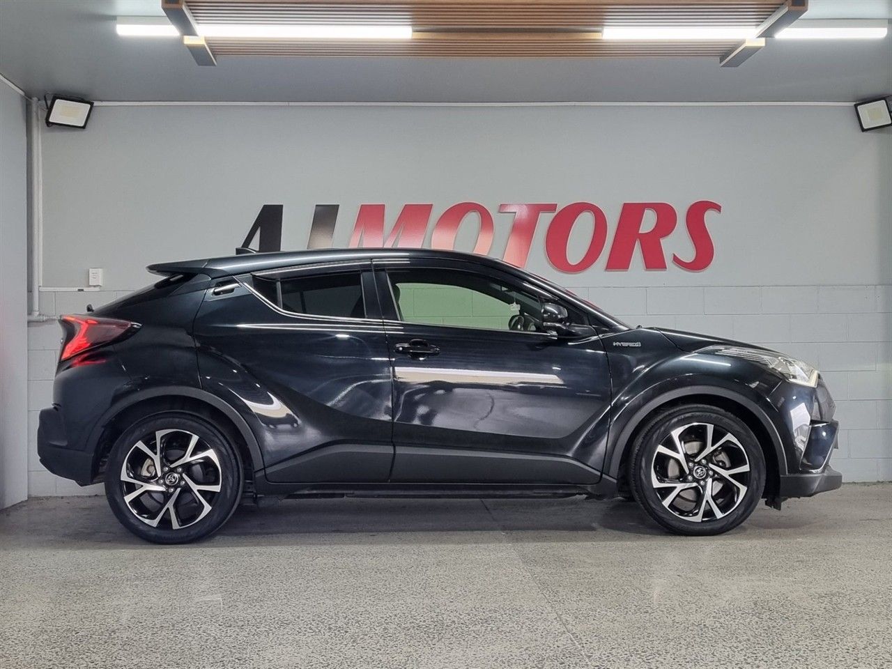 Vehicle image 5