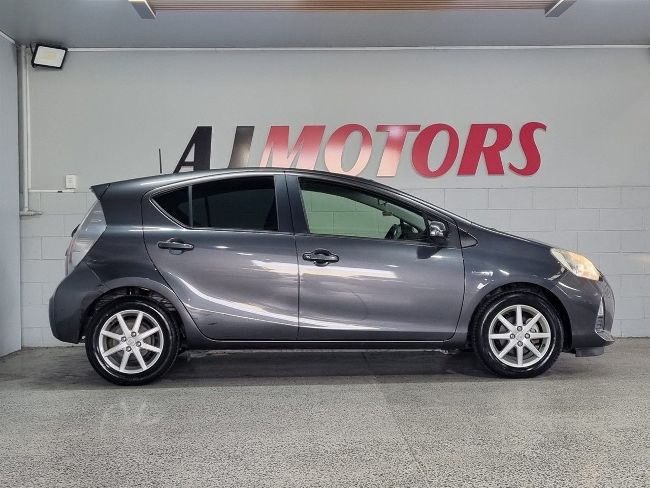 Vehicle image 5