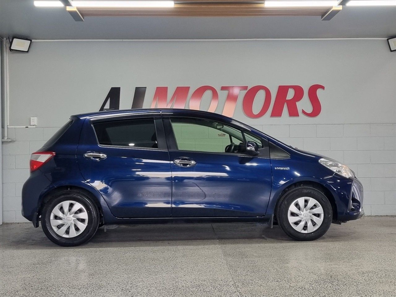 Vehicle image 5