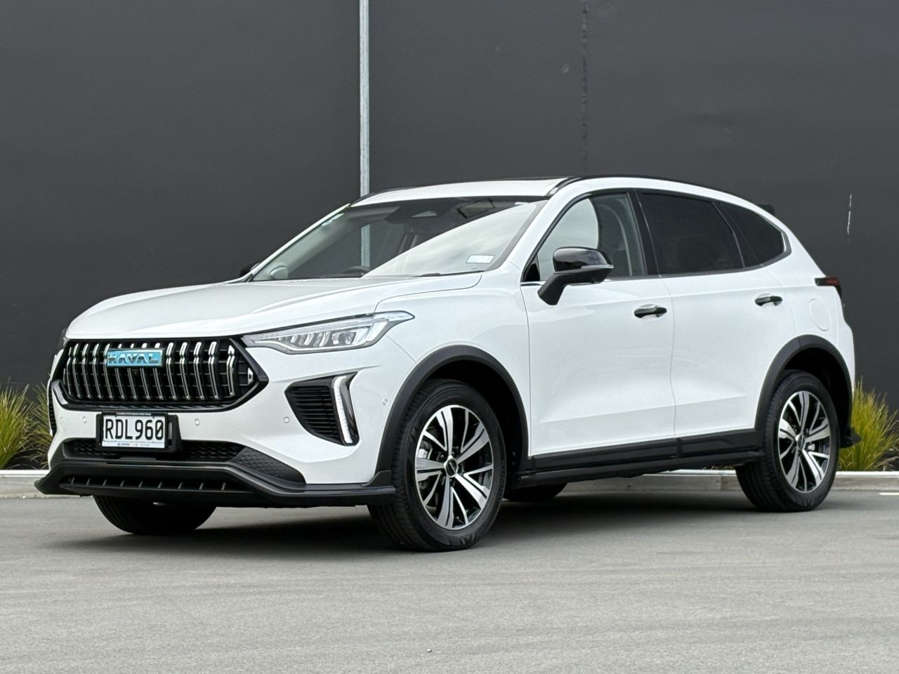 Vehicle image 5