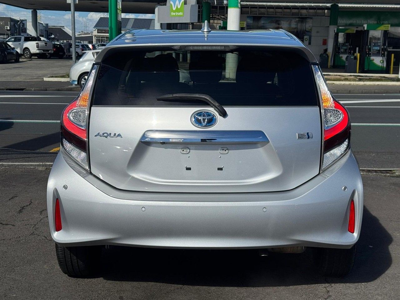 Vehicle image 3