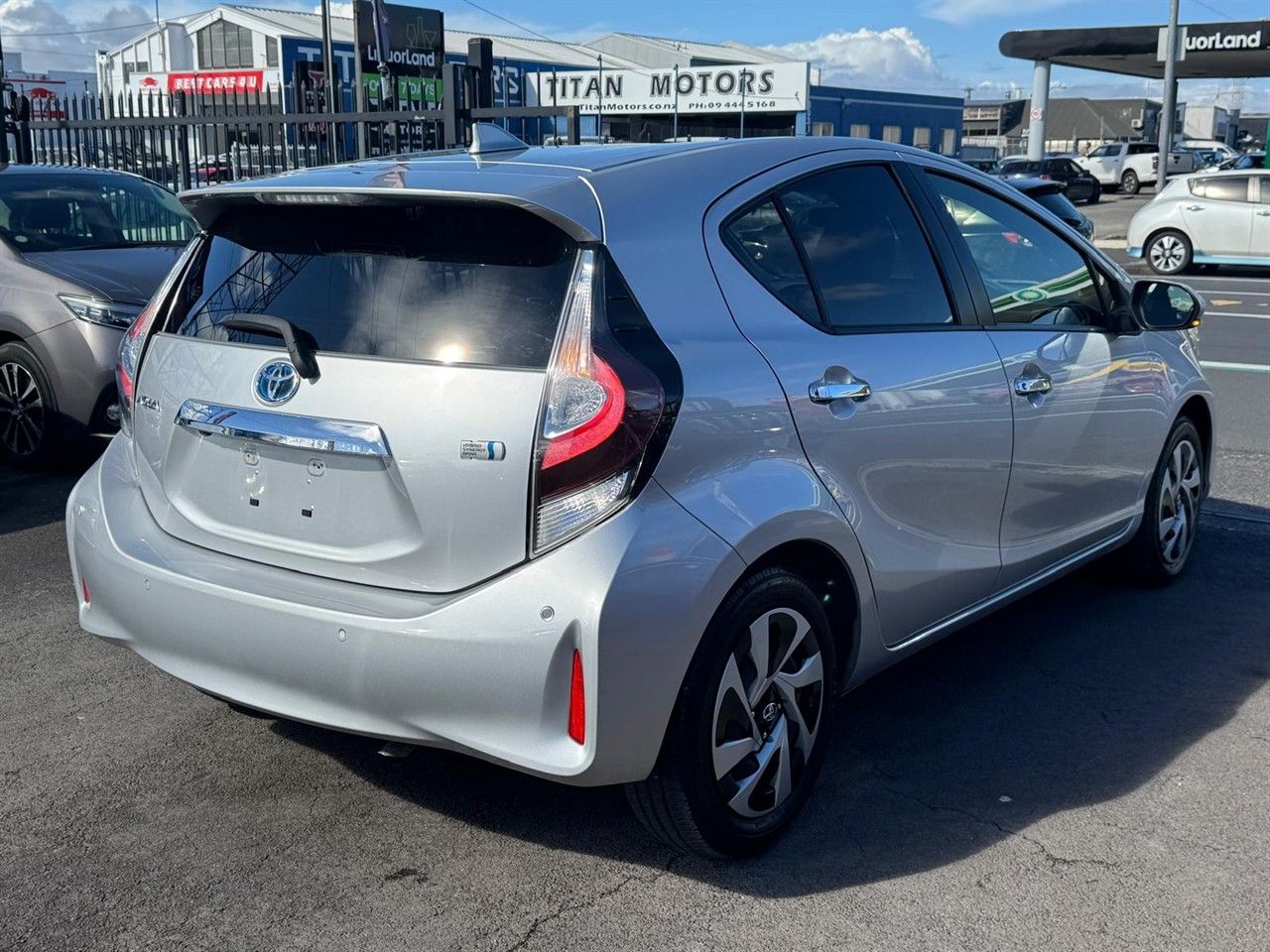Vehicle image 4