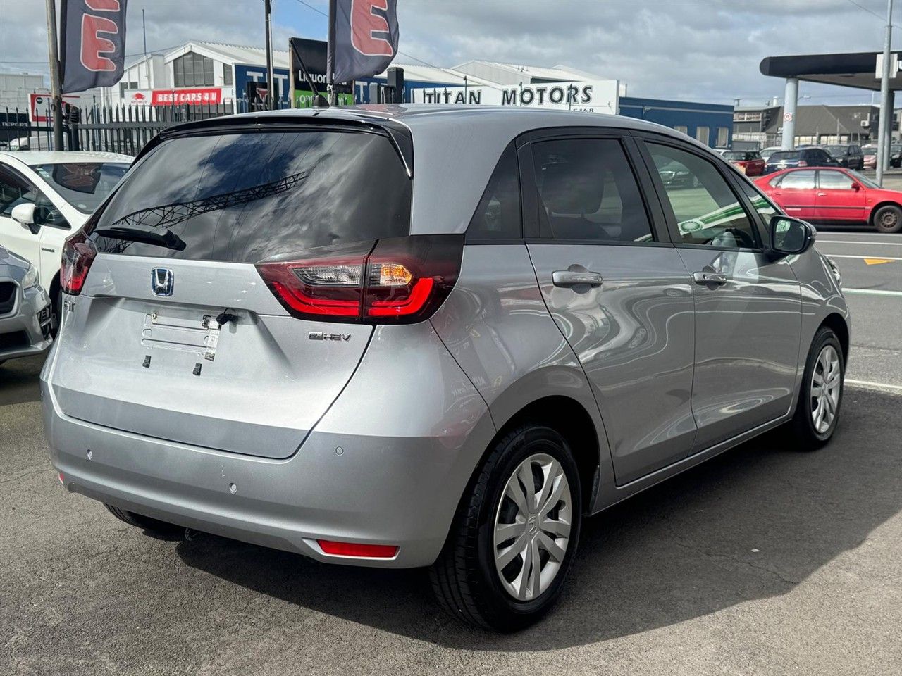 Vehicle image 4