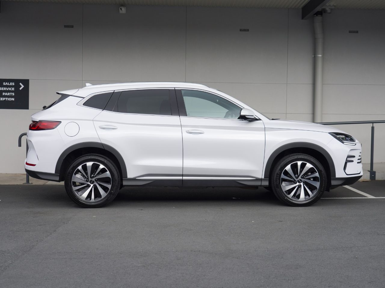 Vehicle image 4