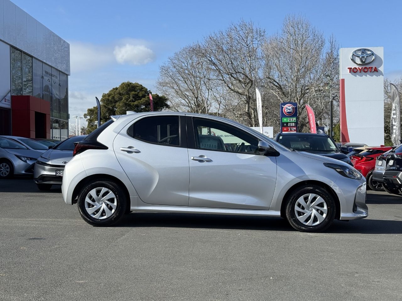 Vehicle image 4