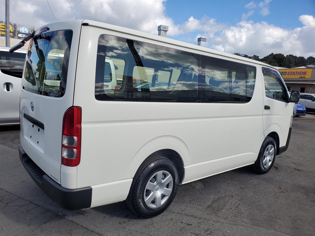 Vehicle image 4
