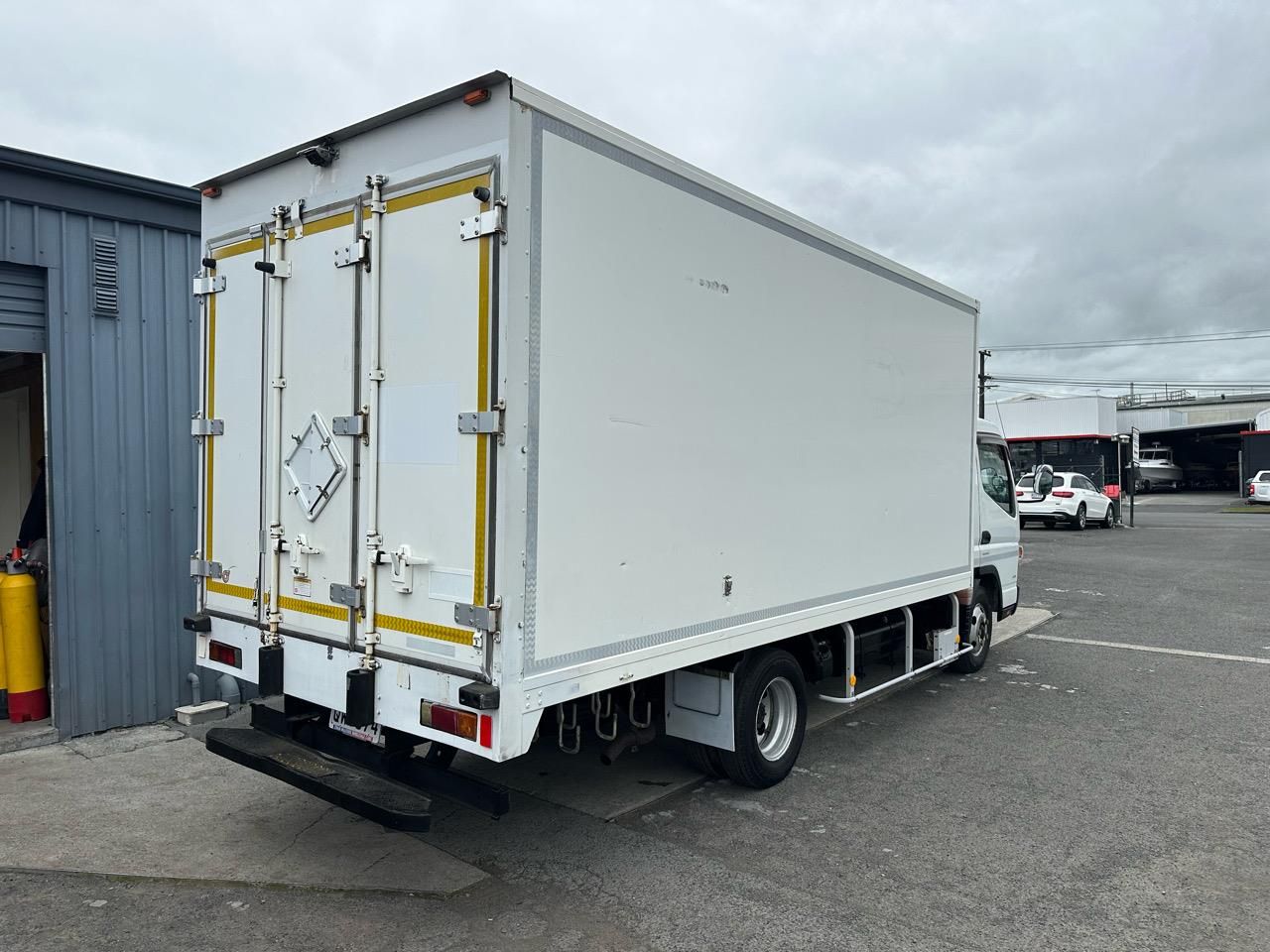 Vehicle image 4