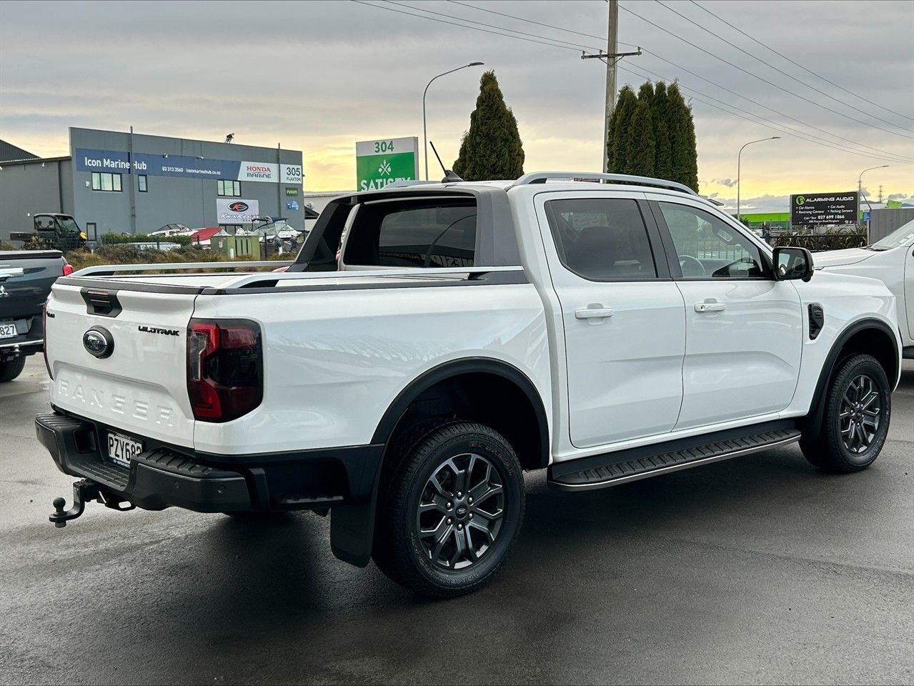 Vehicle image 3