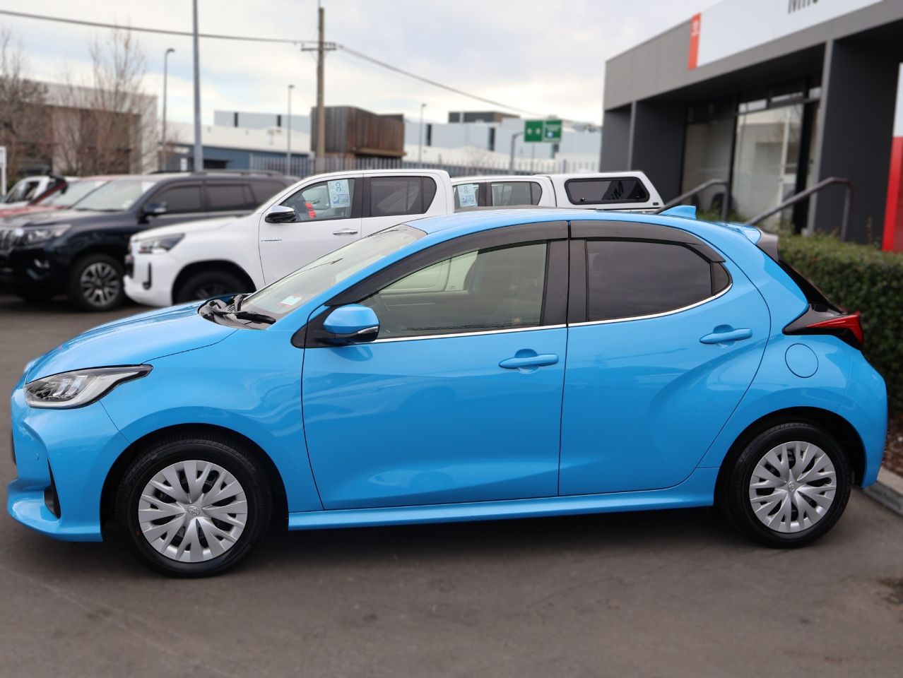 Vehicle image 4