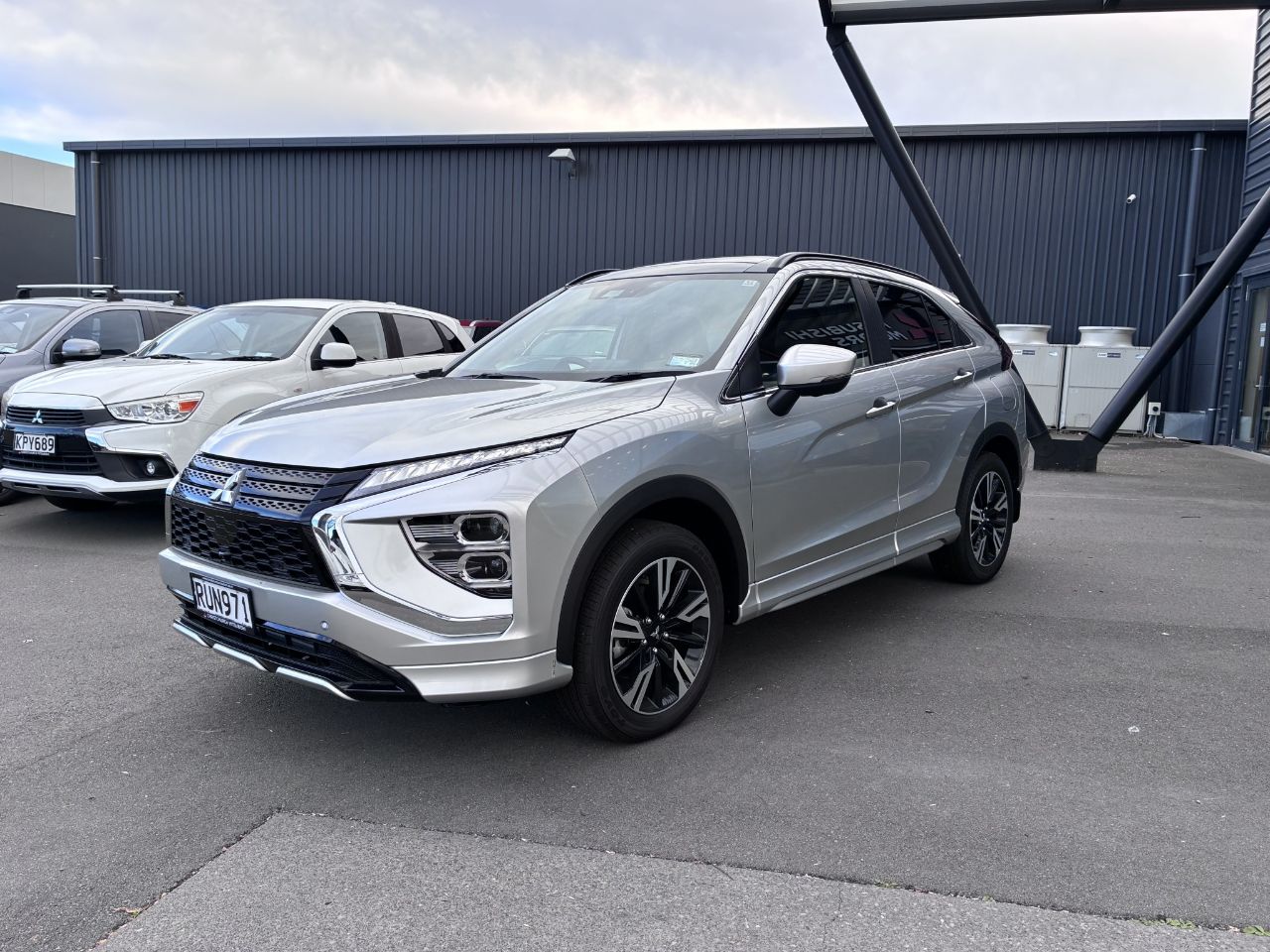 Vehicle image 3