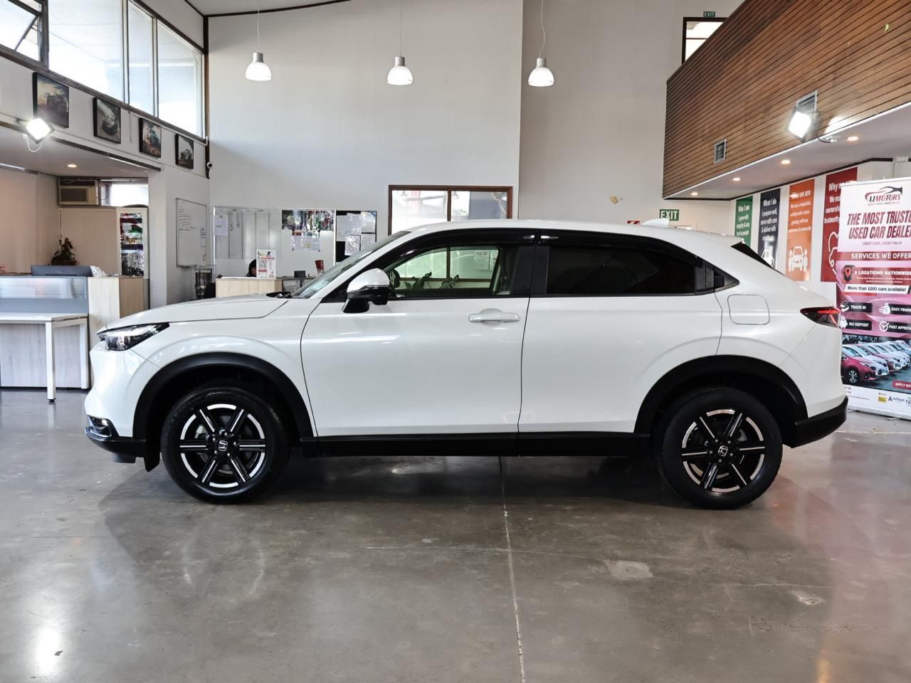 Vehicle image 5
