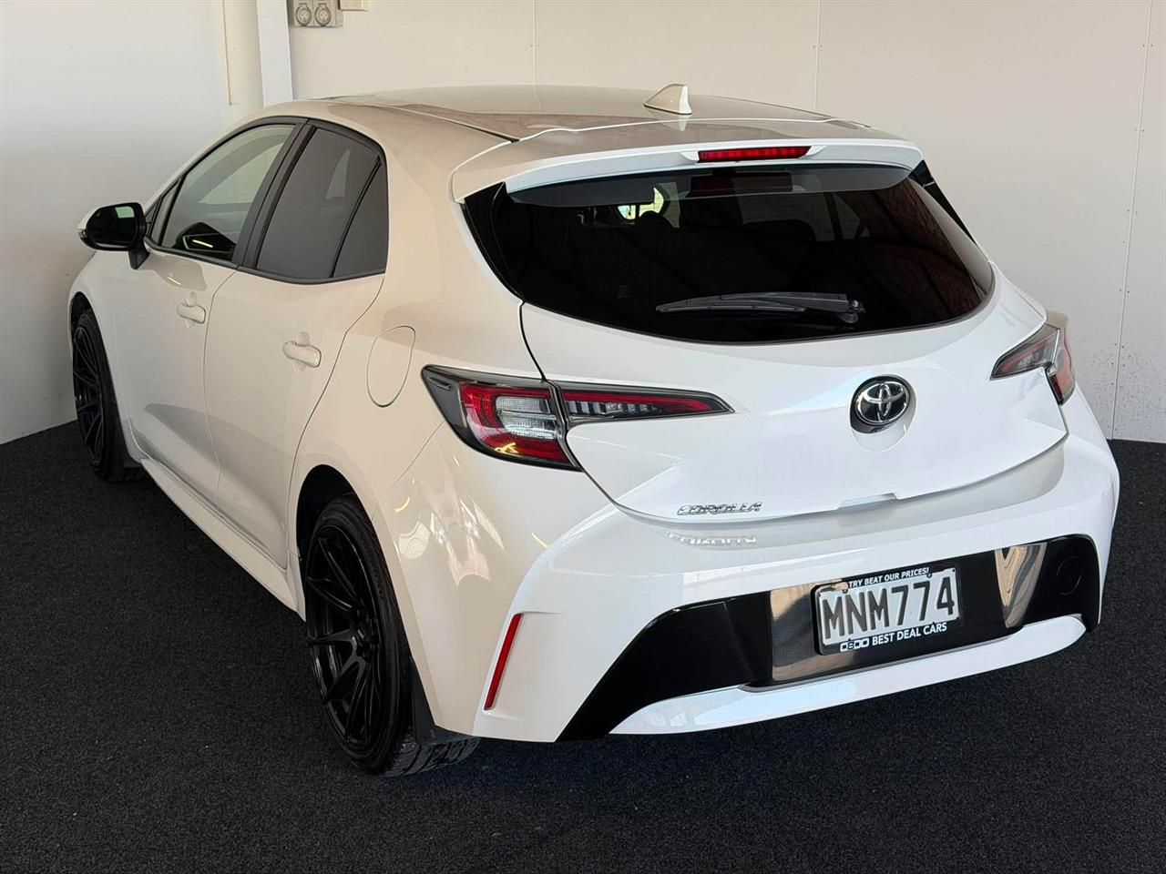 Vehicle image 4