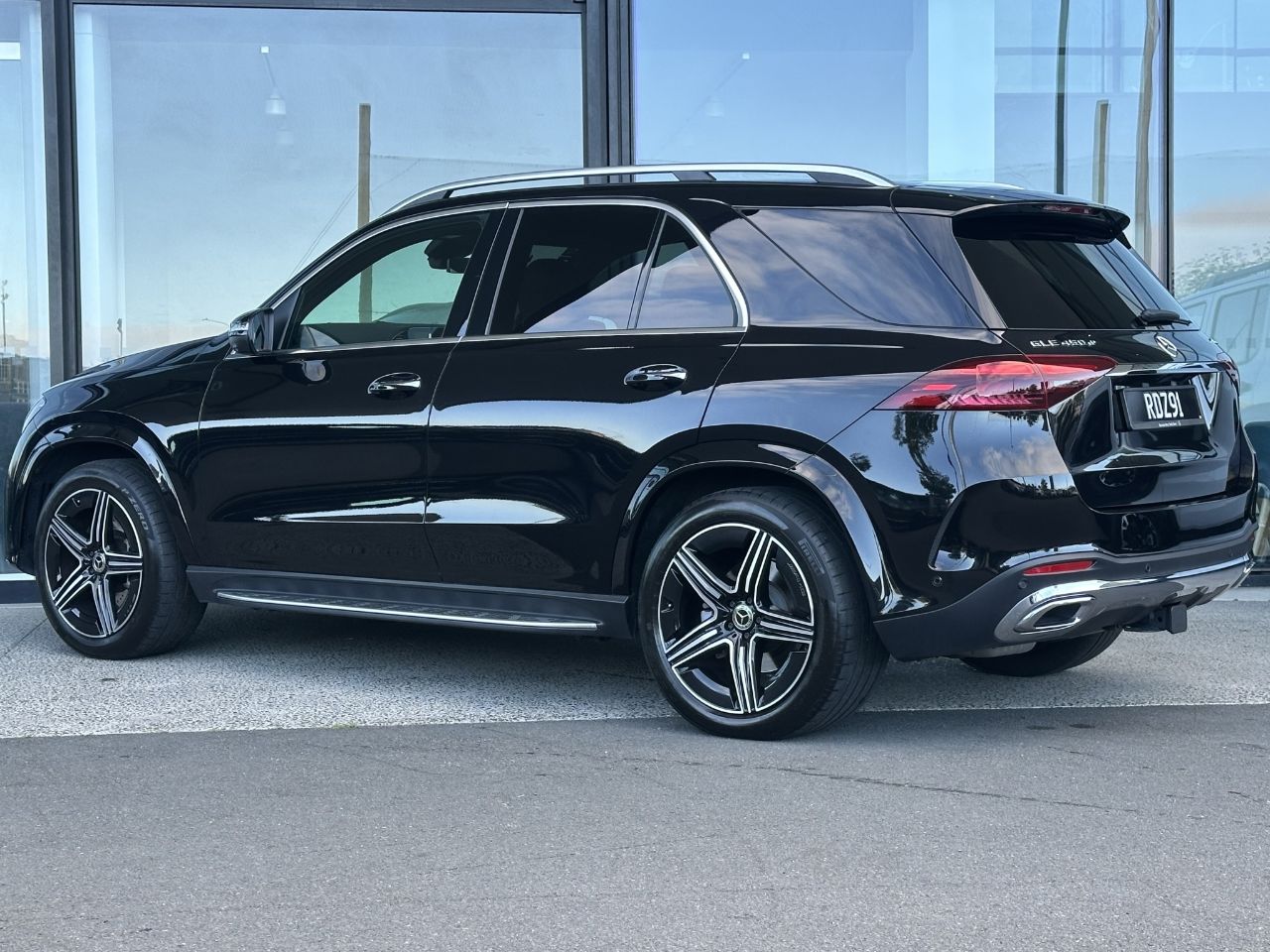 Vehicle image 5