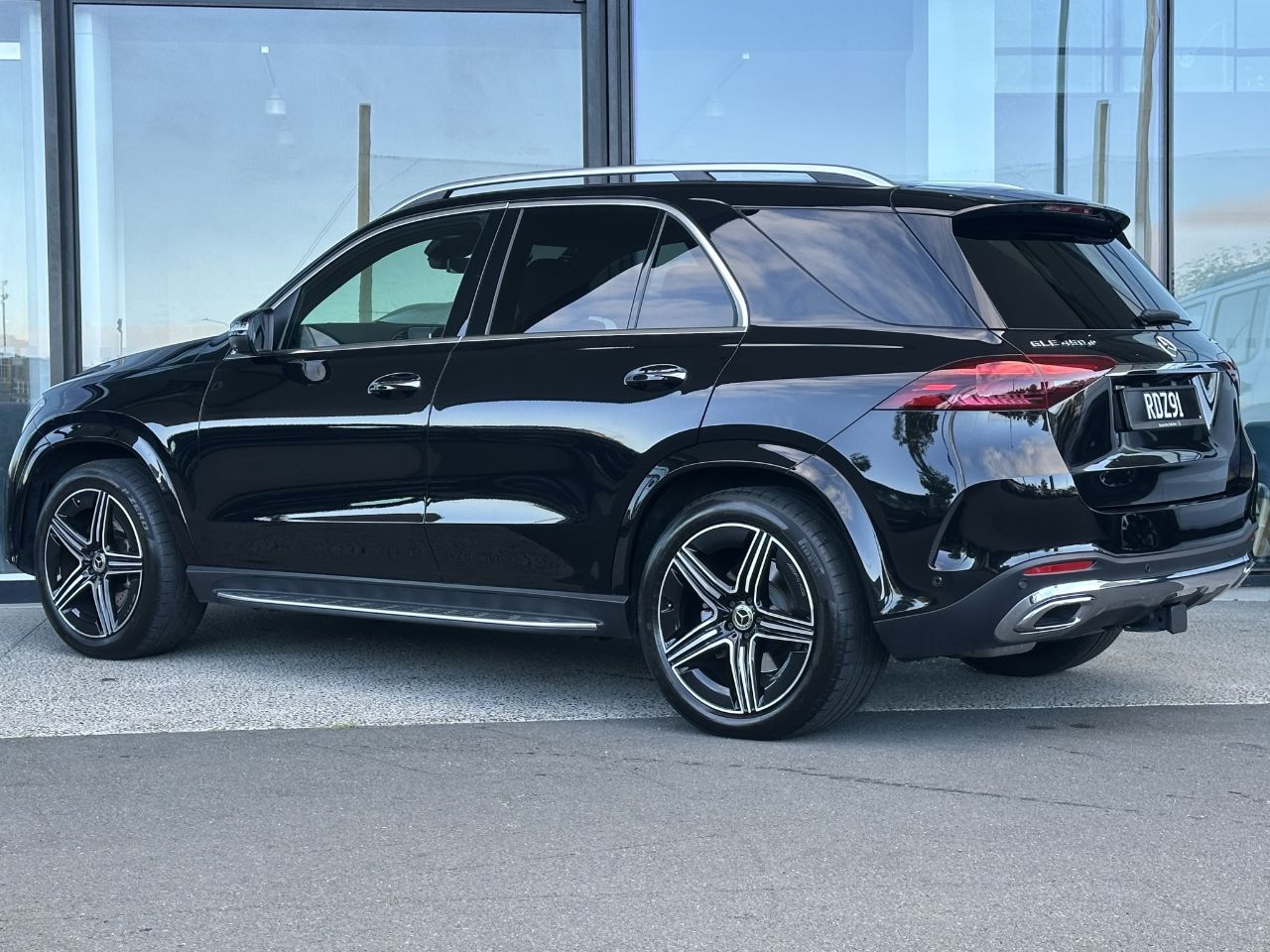 Vehicle image 5