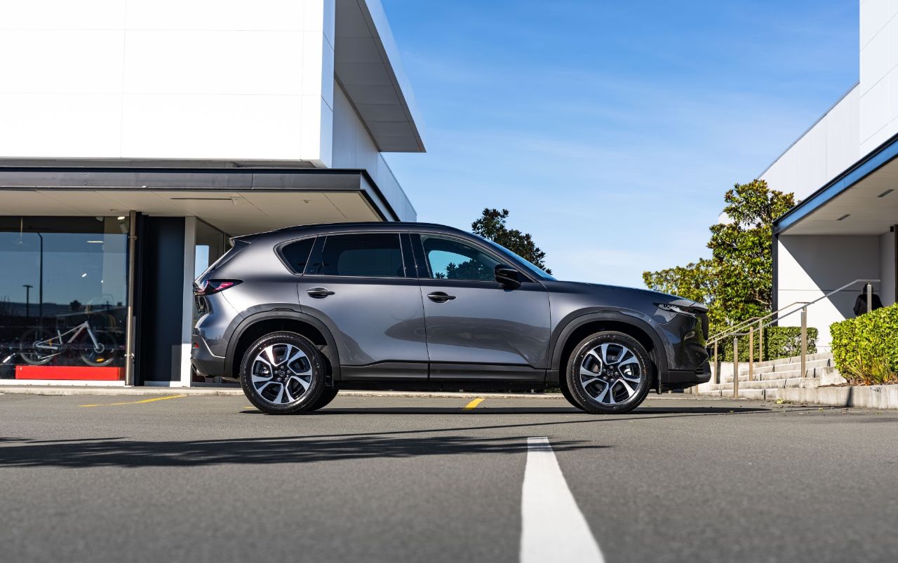 Vehicle image 4