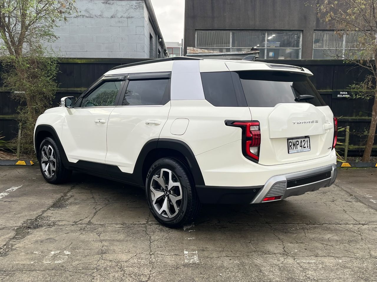 Vehicle image 5