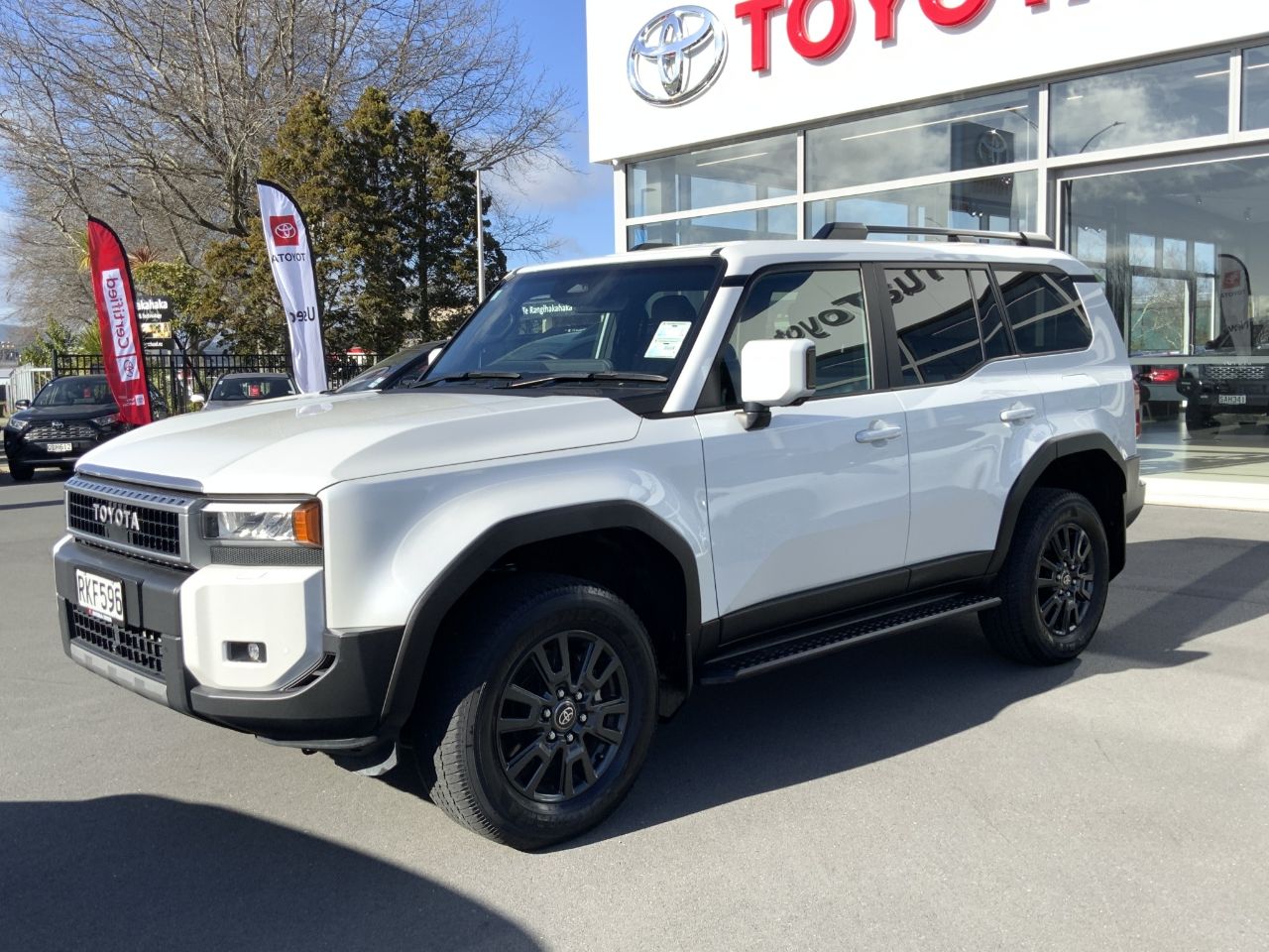 Vehicle image 4