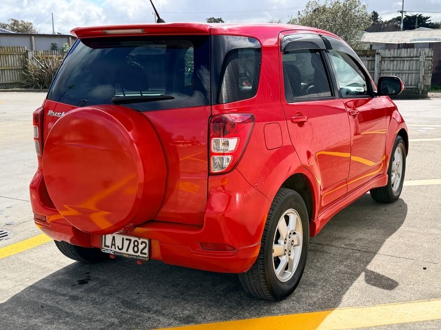 Vehicle image 4