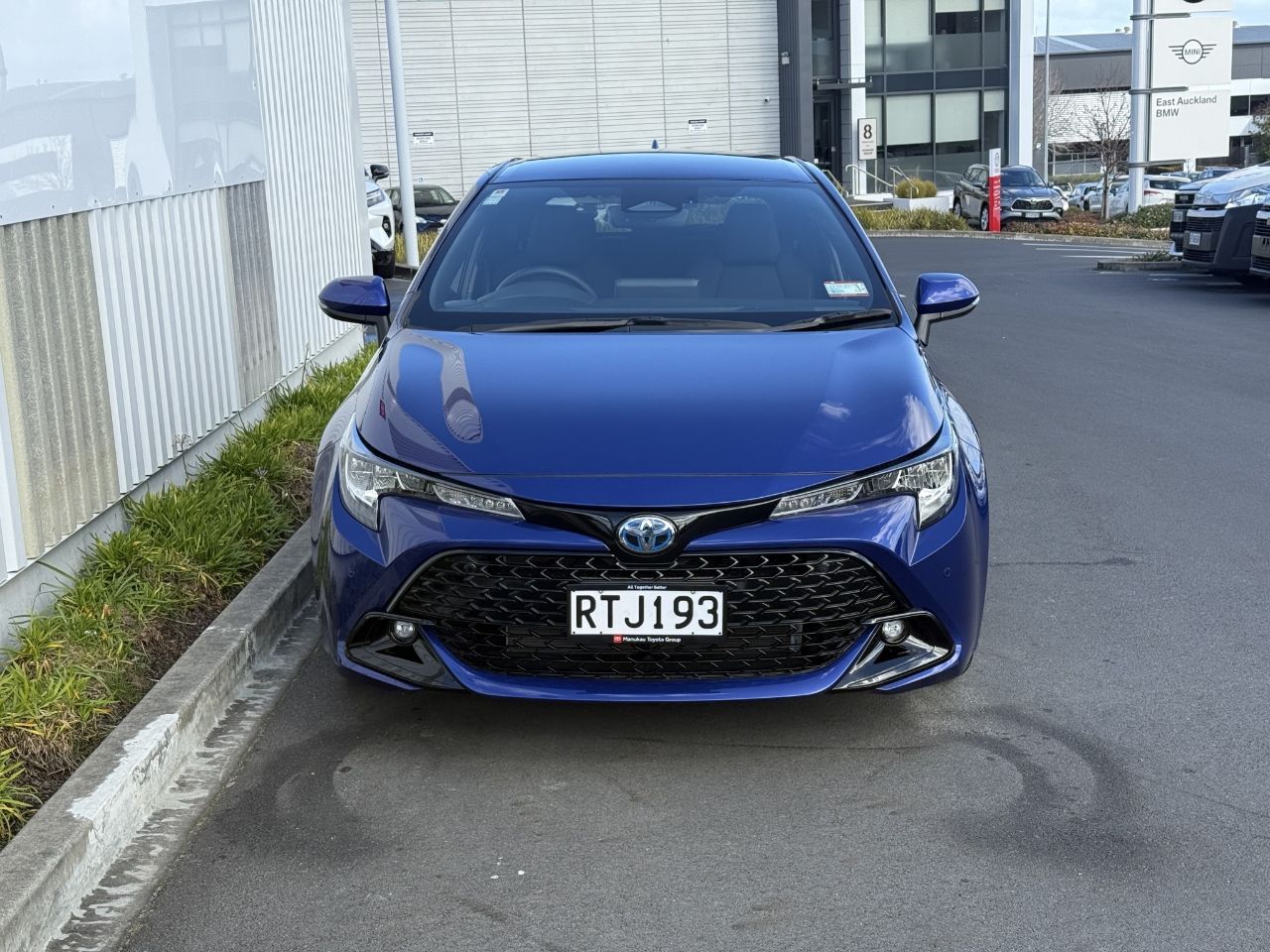 Vehicle image 3