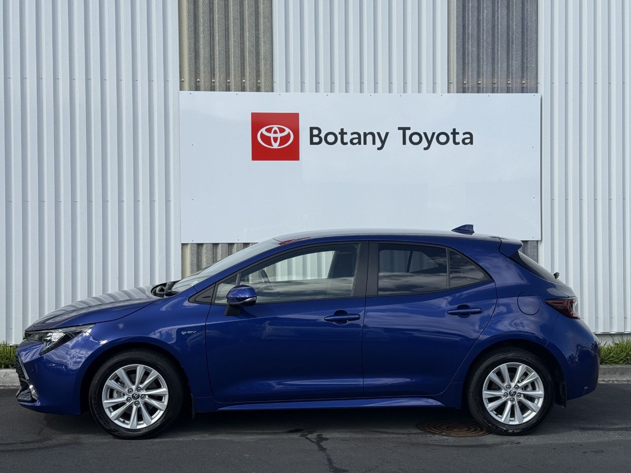 Vehicle image 5