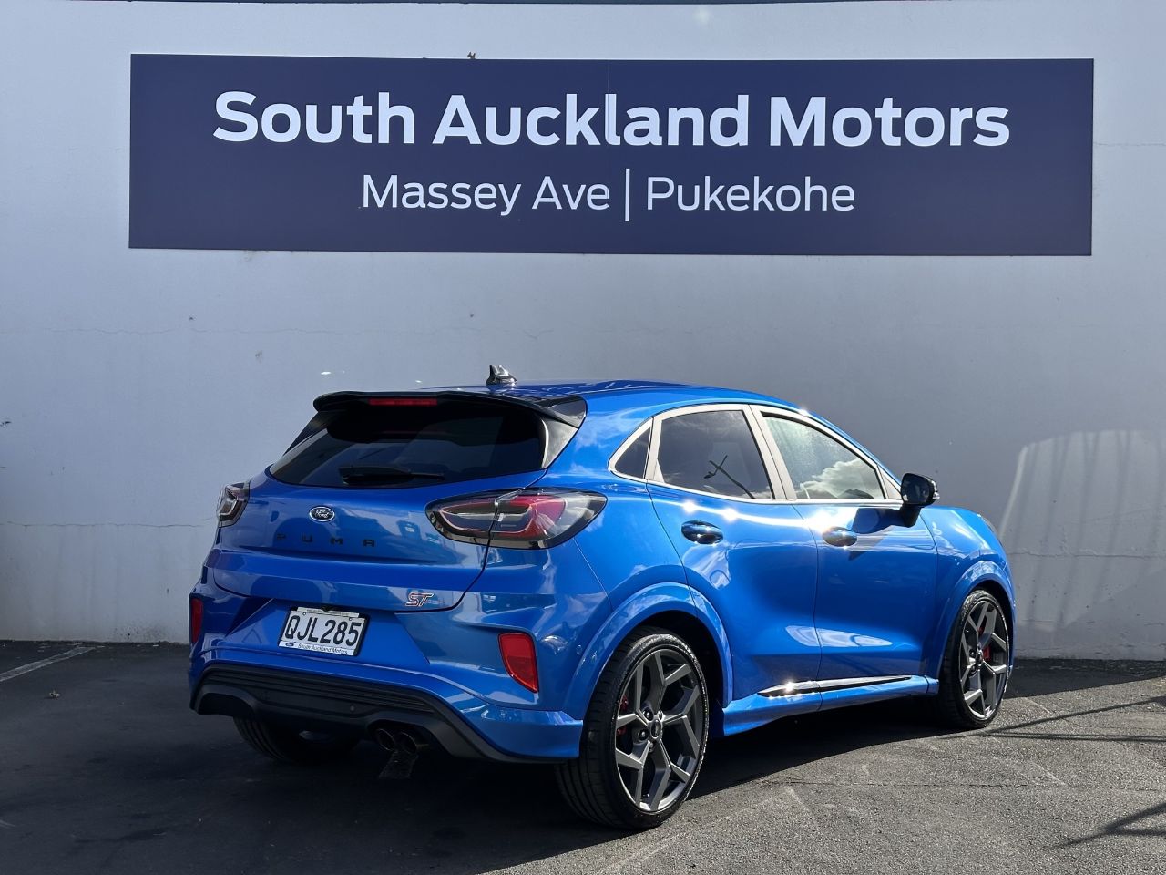 Vehicle image 5