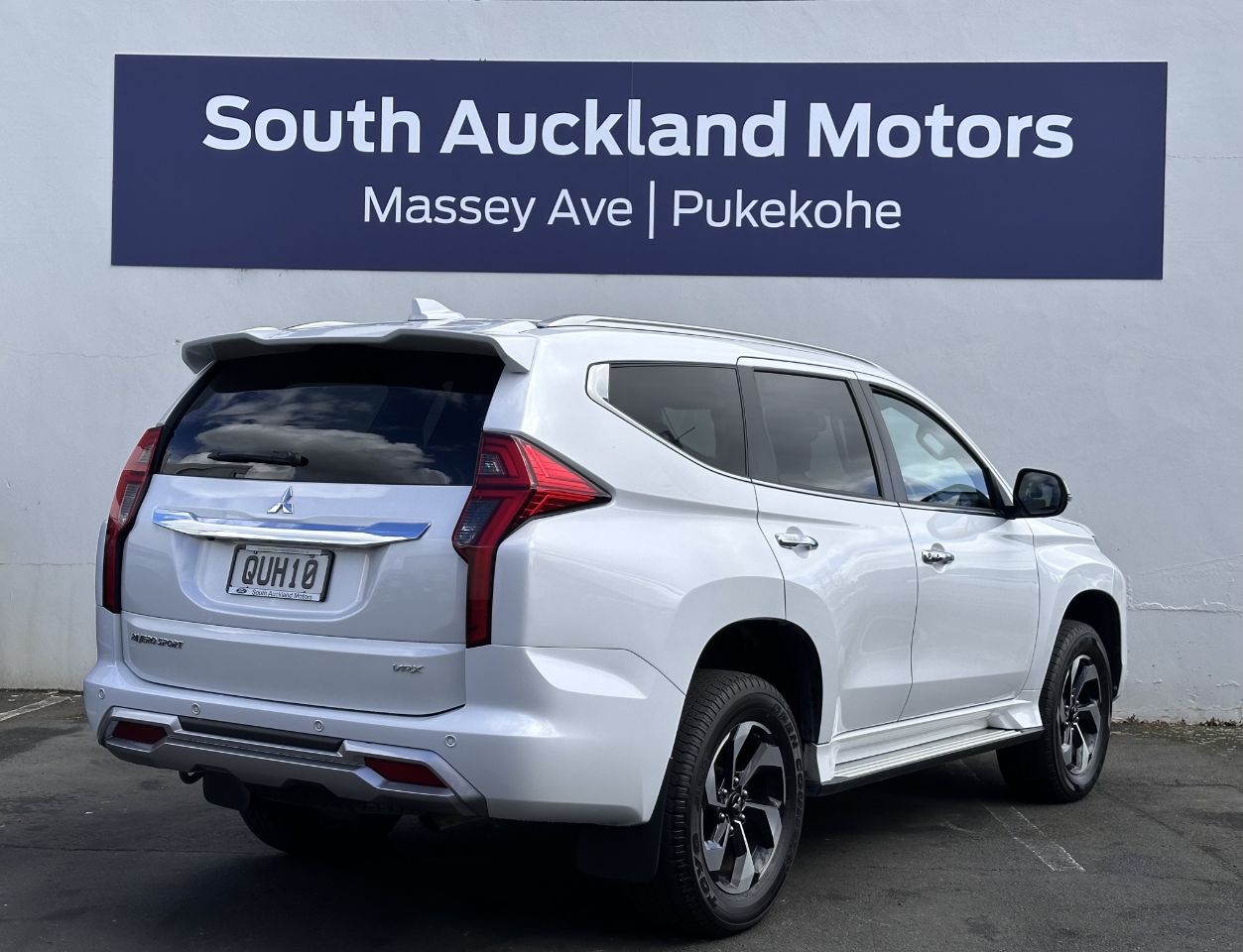 Vehicle image 5