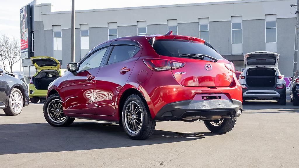 Vehicle image 5