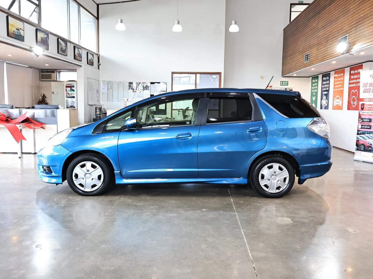 Vehicle image 5