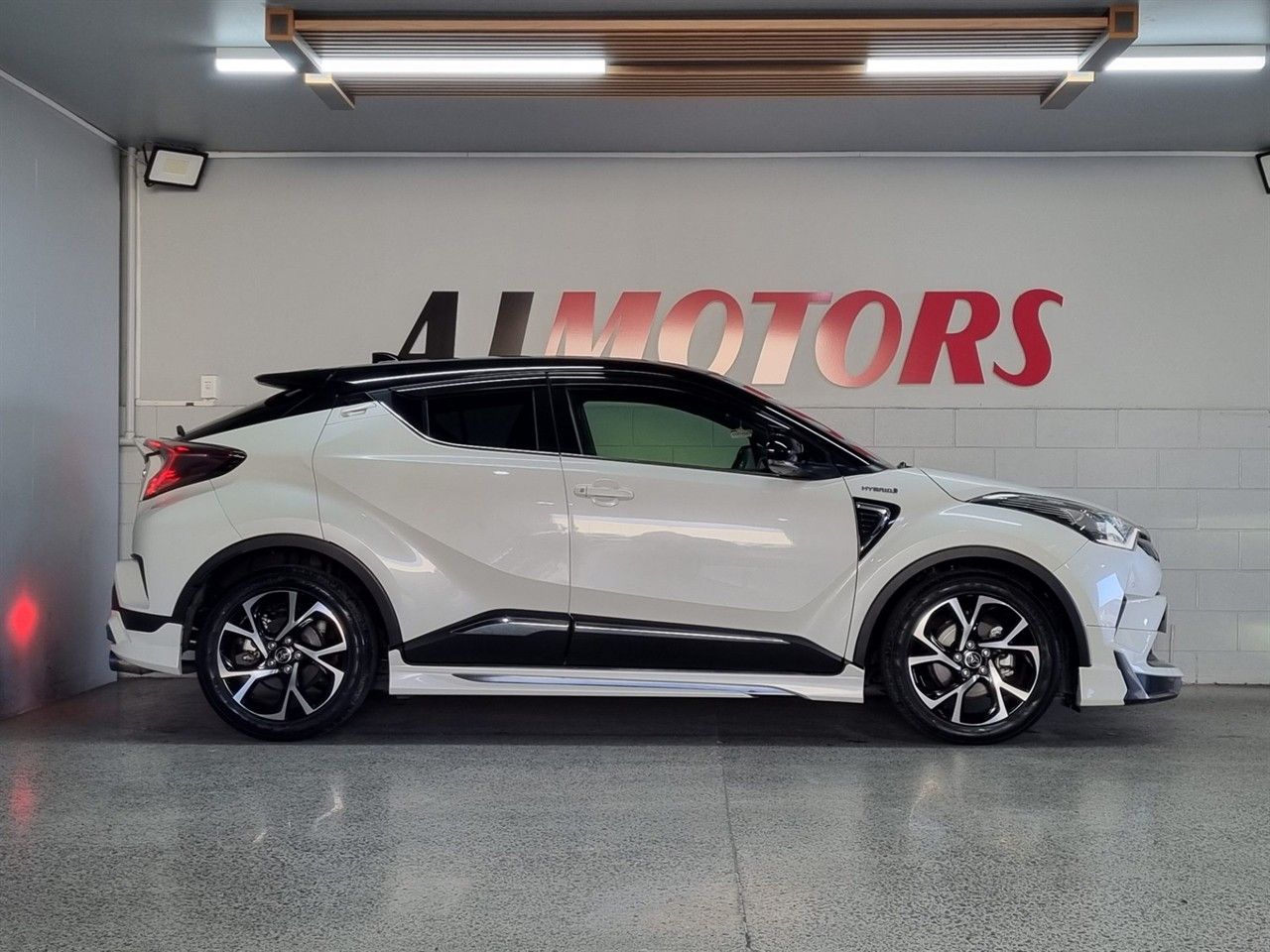 Vehicle image 5