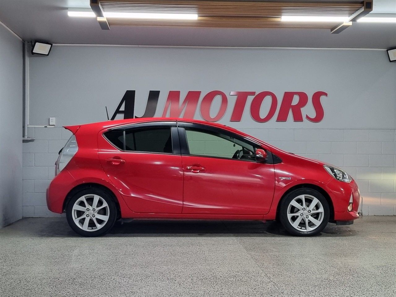 Vehicle image 4