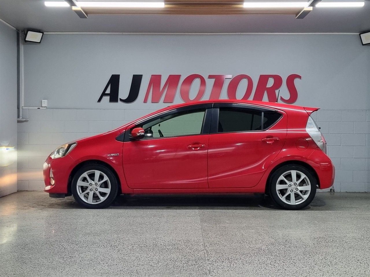 Vehicle image 5