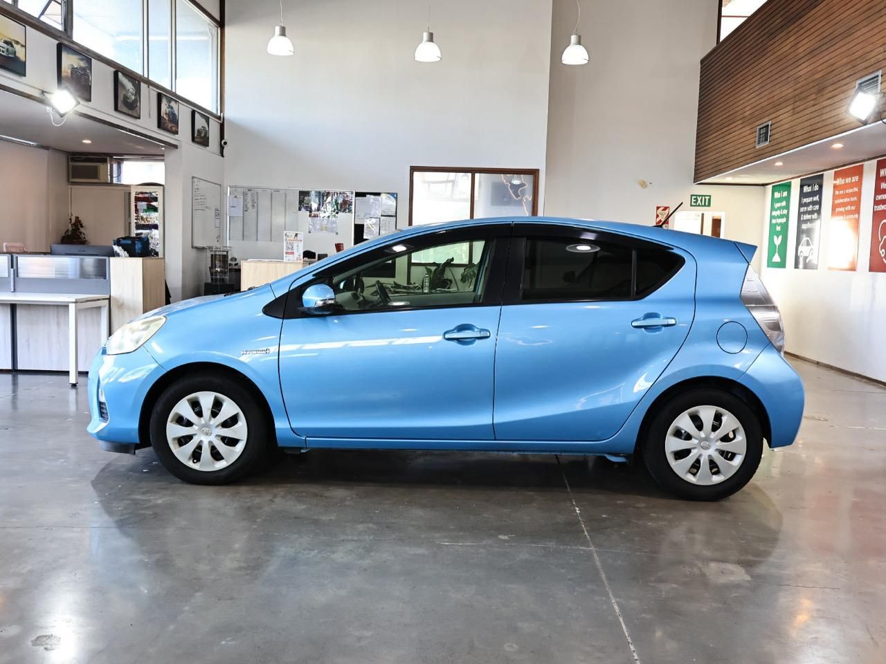 Vehicle image 4