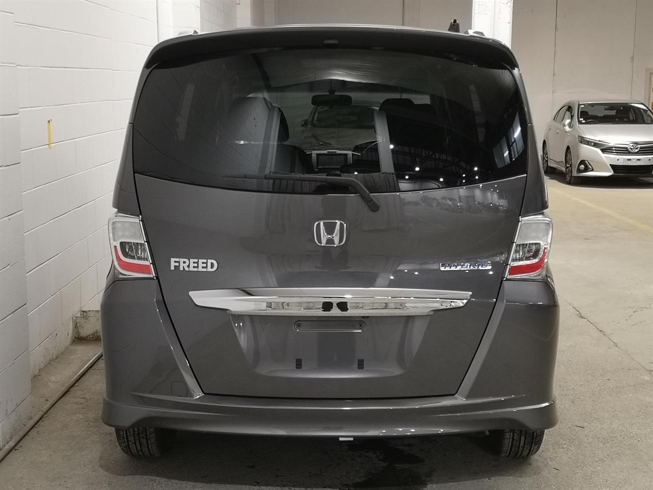 Vehicle image 5