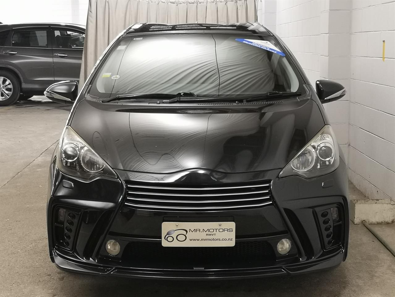 Vehicle image 4