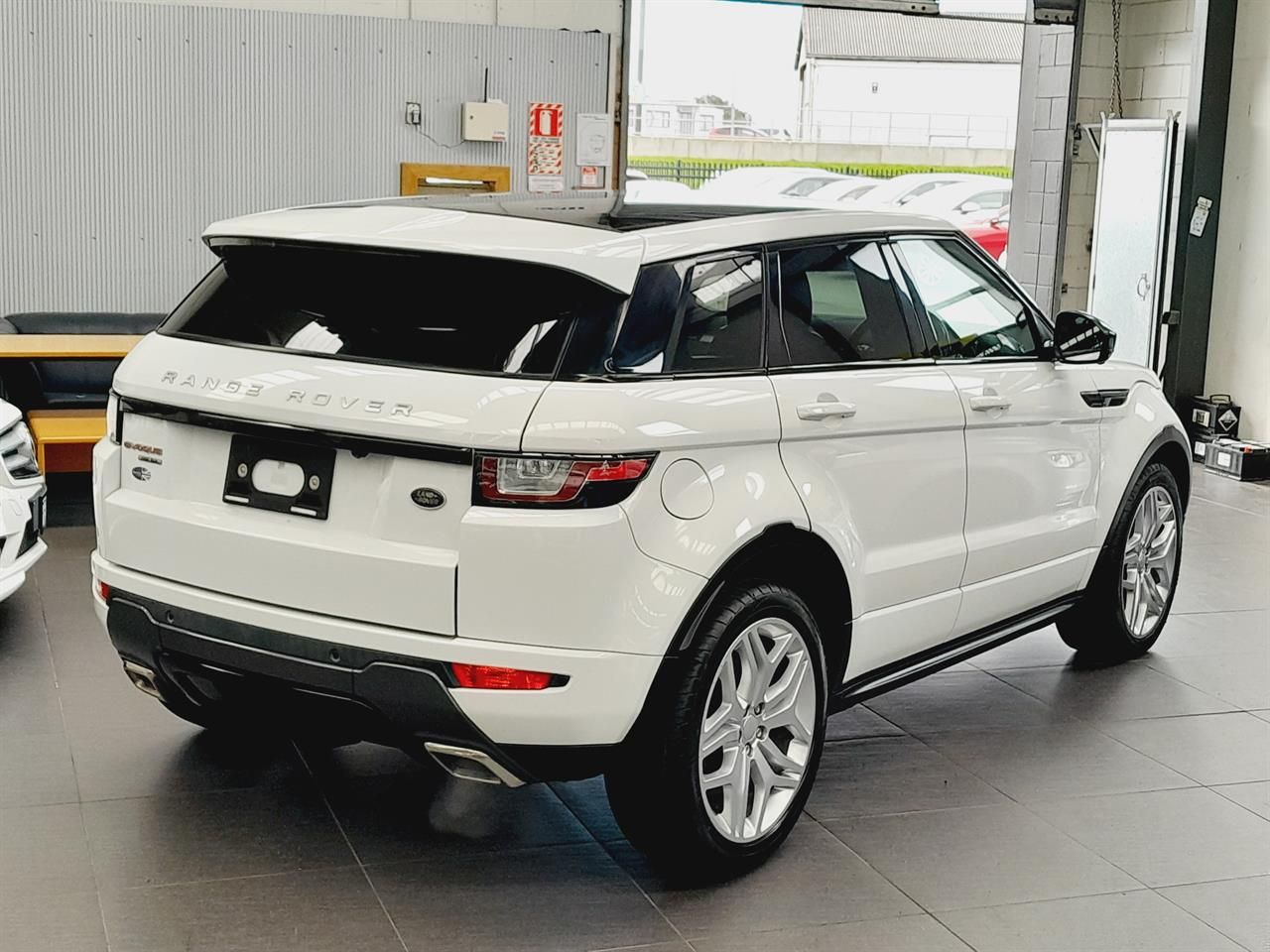 Vehicle image 4