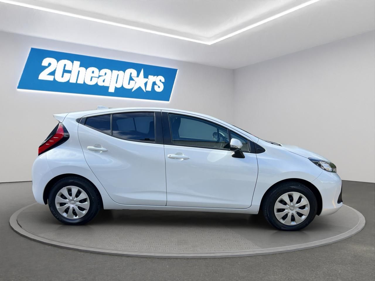 Vehicle image 4