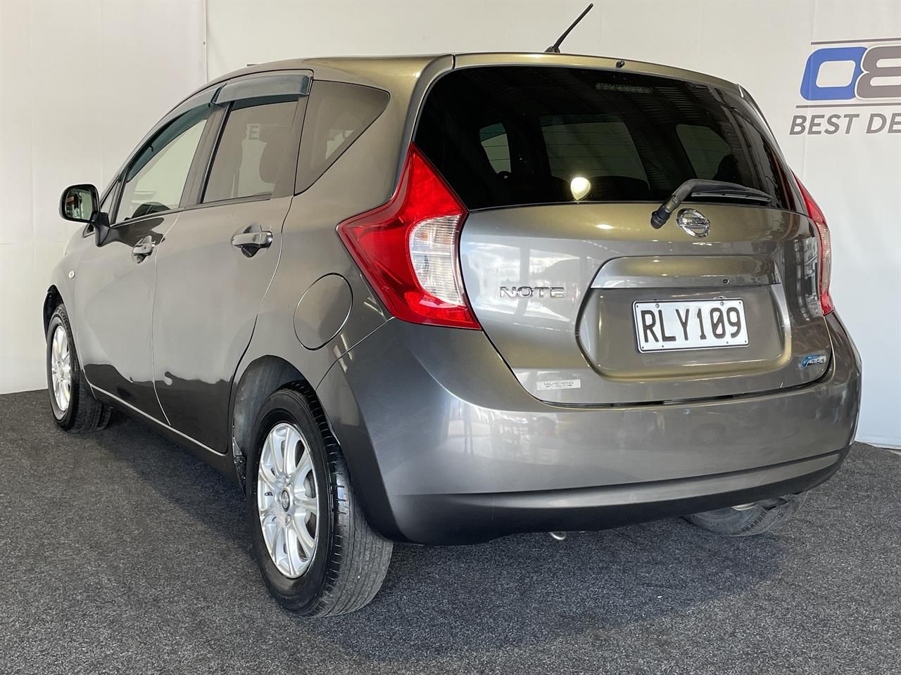 Vehicle image 4