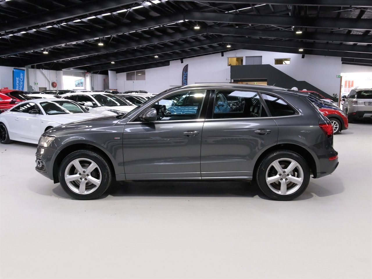 Vehicle image 5