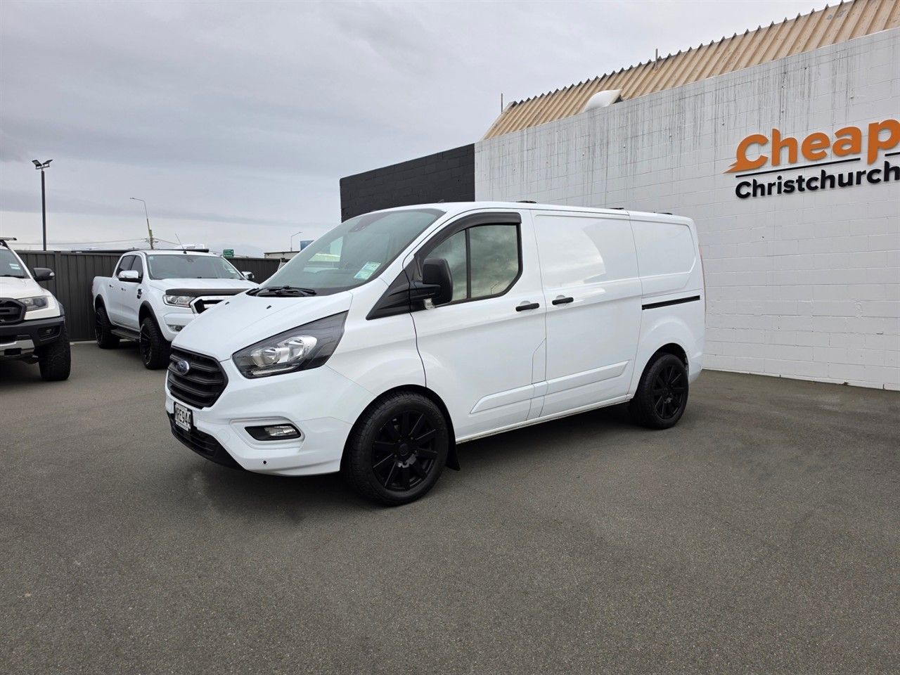 Vehicle image 4